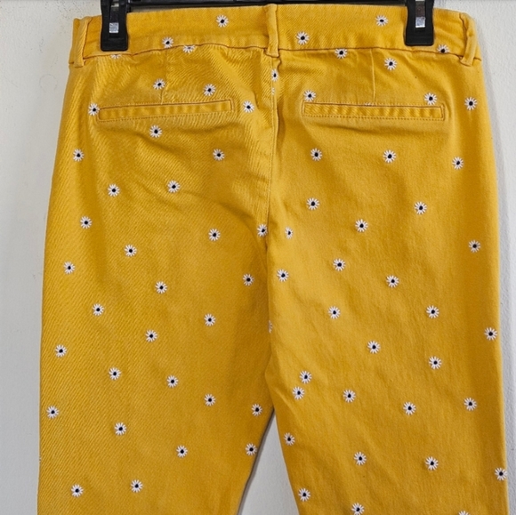 📌152 OLD NAVY EMBROIDERED FLOWERS PIXIE ANKLE YELLOW PANTS WOMEN'S SIZE 4 - Picture 6 of 9